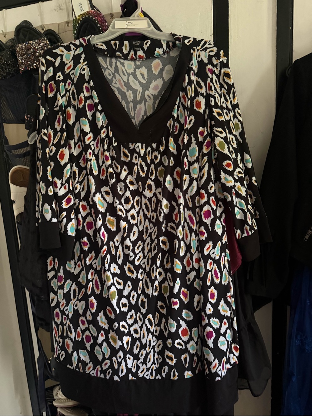 Nicole by Nicole Miller Black Multicolor V-Neck Animal-Print Tunic